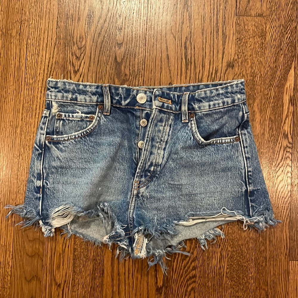 Zara button fly frayed hem distressed jean shorts size 2